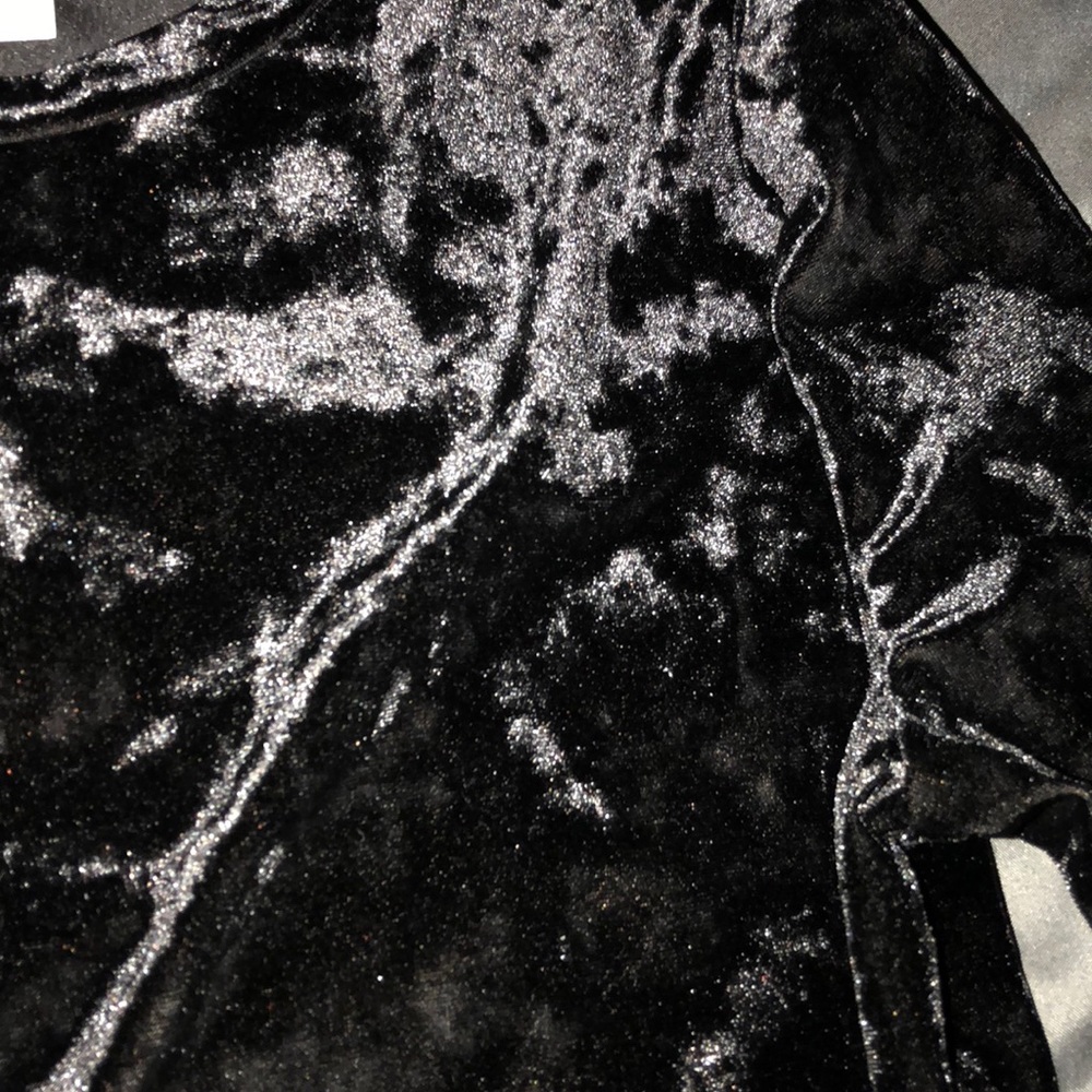 H&M tight cropped black velvet long sleeve top - Picture 3 of 3